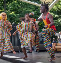 karenschuemie-9smll Oké Sene tijdens opening The Hague African festival 2024 Foto: Karen Schuemie